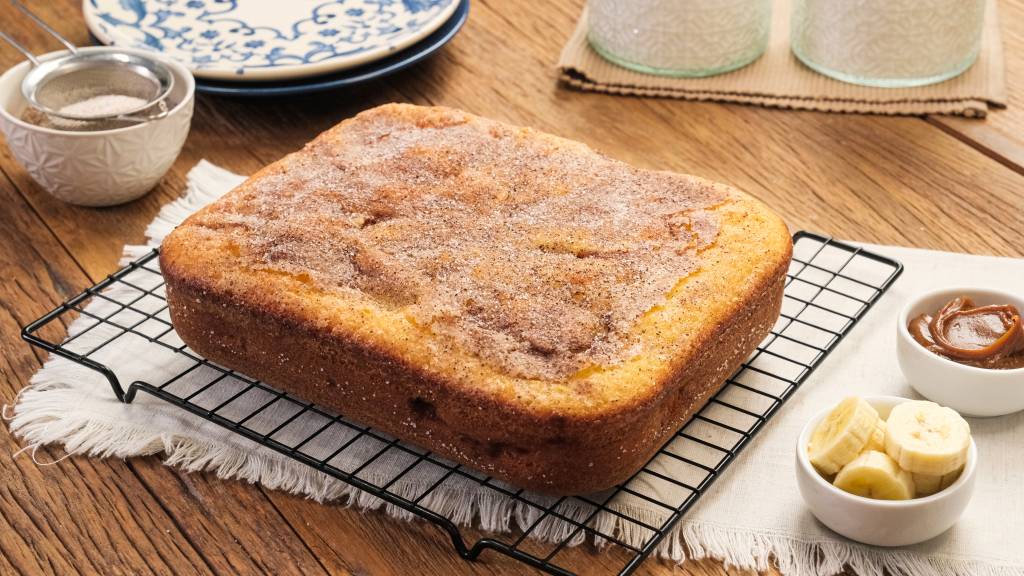 2 receitas de bolos molhadinhos e fáceis que perfumam a casa toda