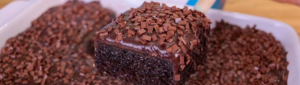 2 receitas de bolos molhadinhos e fáceis que perfumam a casa toda