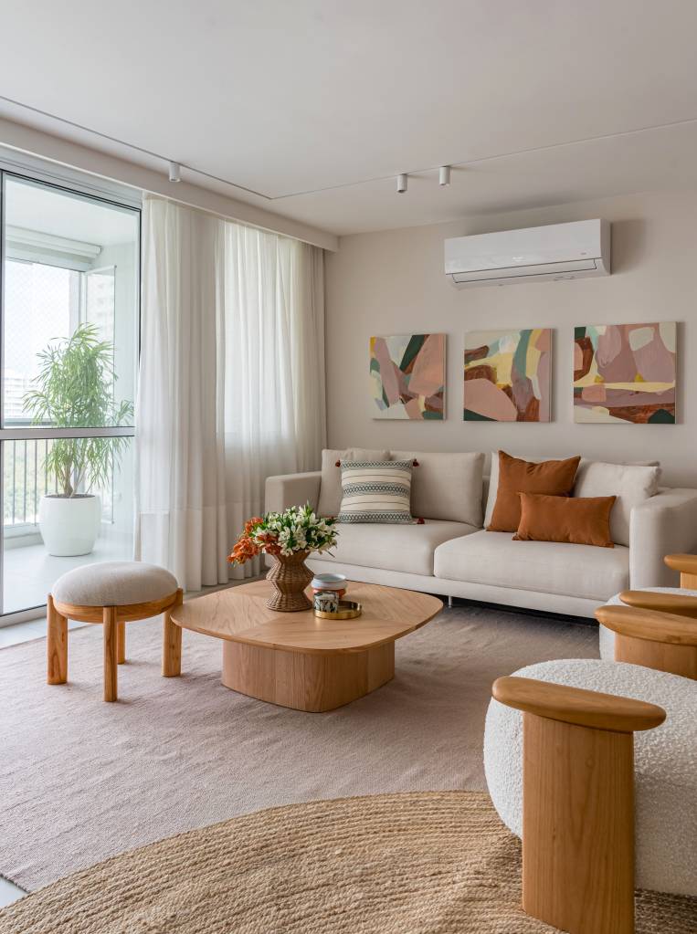 tons-de-rosa-seco-terroso-e-escuro-compoem-apartamento-integrado-paula-mueller-14-sala Tons de rosa seco, terroso e escuro compõem apartamento integrado. Projeto de Paula Müller.