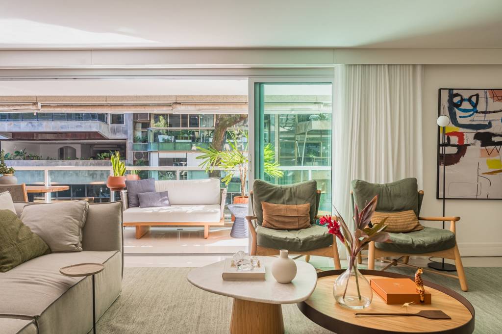 Apartamento alugado tem decoração com móveis soltos