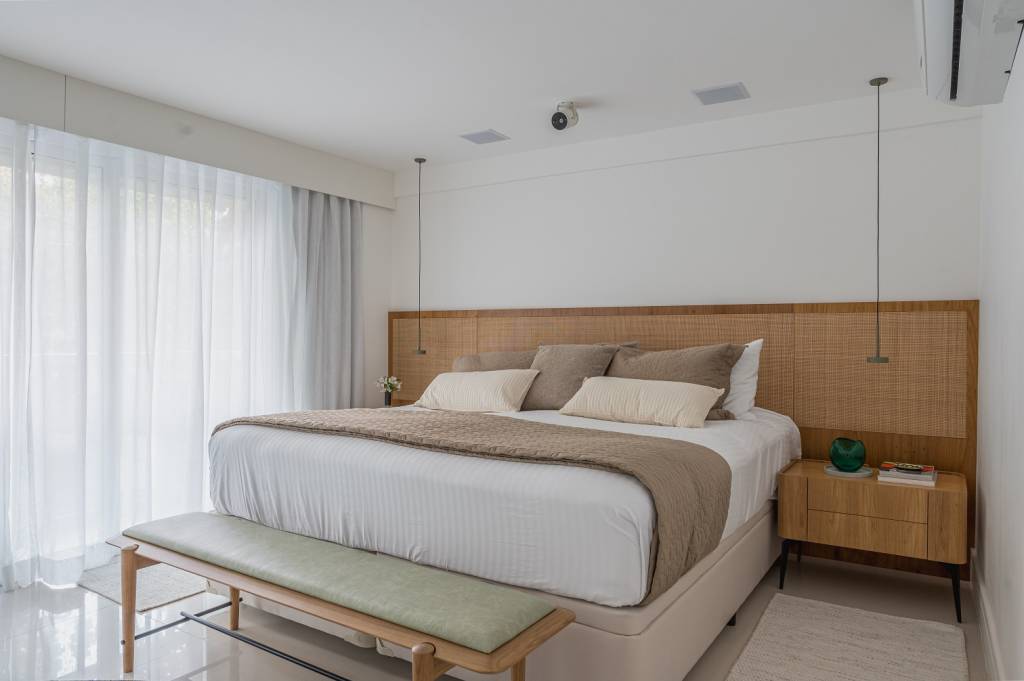 Apartamento alugado tem decoração com móveis soltos. Projeto de Vita Arquitetura.