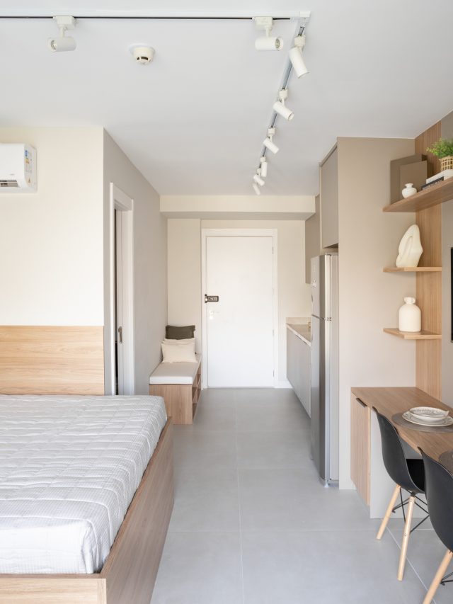 Capa de: Studio de 27 m² tem banco/sapateira, varandinha e bicama