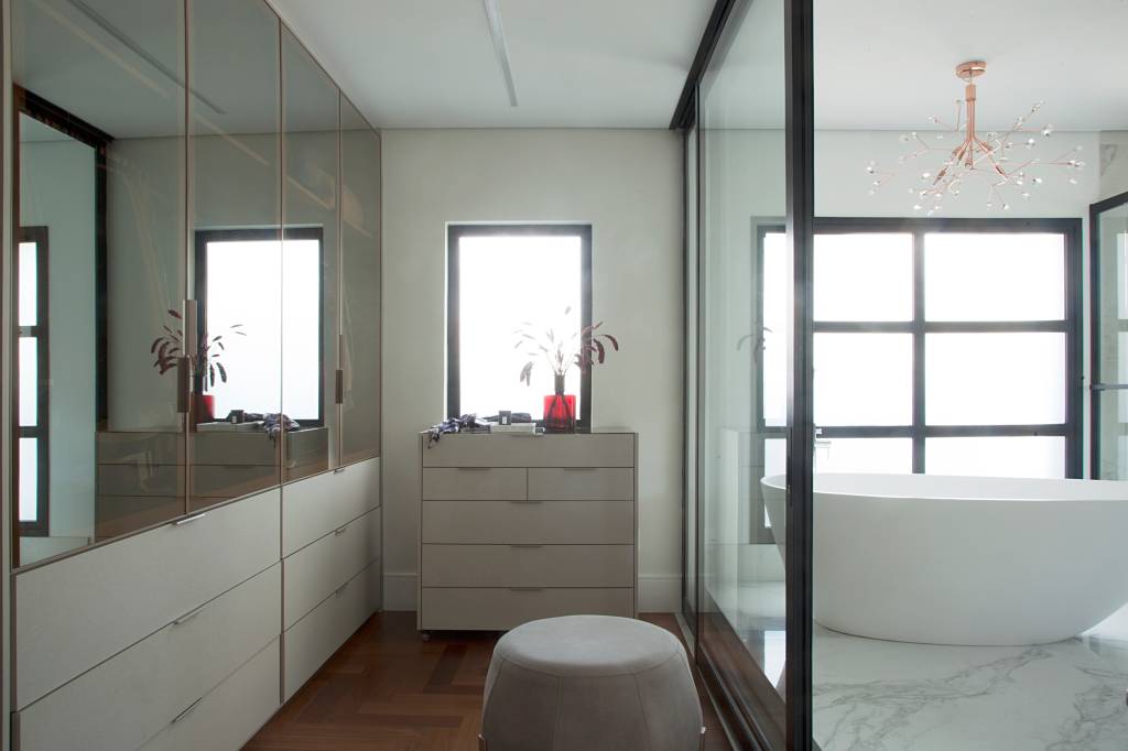 Piso de taco: aprenda sobre o revestimento com projetos. Projeto de Isabella Nalon.