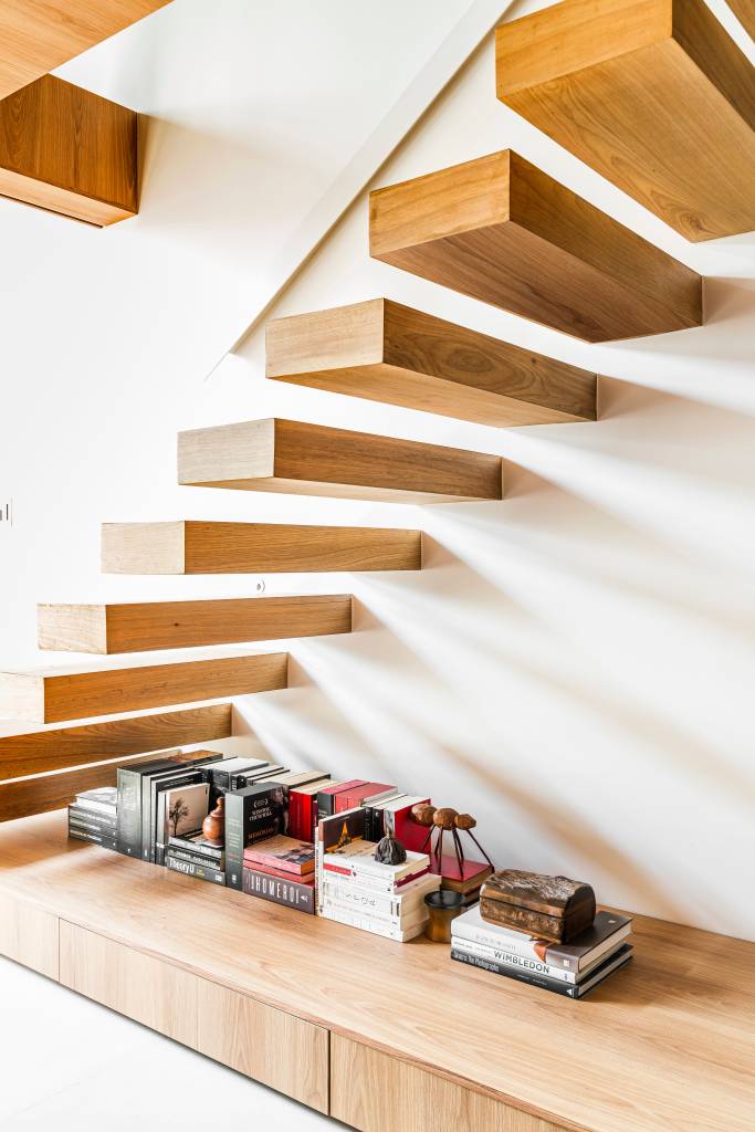 5 projetos de casas e apartamentos com escadas modernas e inesquecíveis. Projeto de Ticiane Lima.