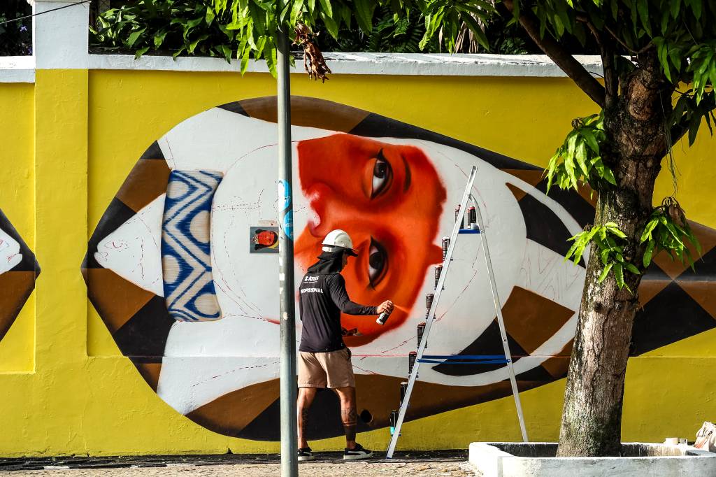20 artistas pintam a nova fachada do Museu de Arte Urbana de Belém