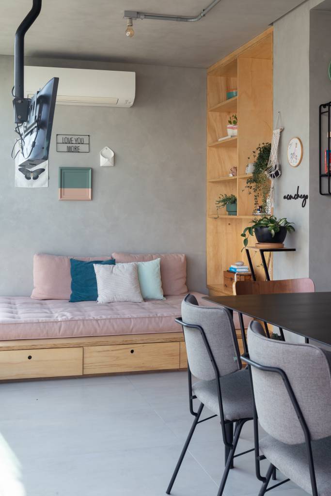 apartamento-descolado-tem-meia-parede-verde-na-sala-e-varanda-gourmet-industrial-gleuse-ferreira-10 Apartamento descolado tem meia parede verde na sala e varanda gourmet industrial. Projeto de Gleuse Ferreira.