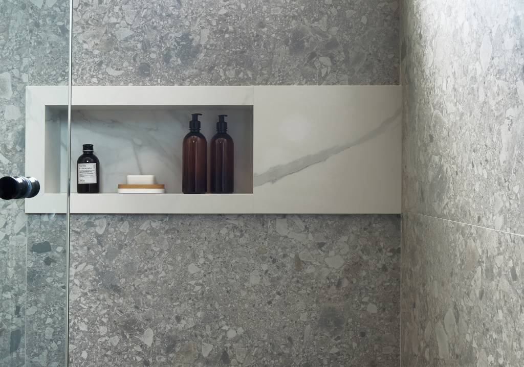 Box de banho como destaque: conheça tendências com esses banheiros modernos. Projeto de Rosangela Pena.