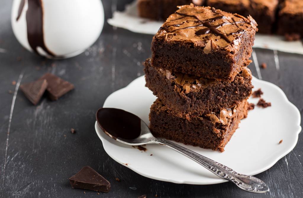Brownie de chocolate com casquinha crocante na Air Fryer