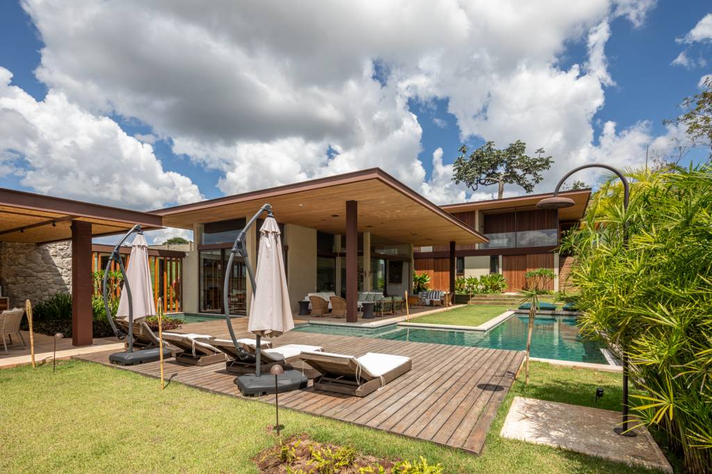casa-une-arquitetura-e-natureza-com-desniveis-e-vistas-incriveis-gilda-meirelles-arquitetura-02 Casa une arquitetura e natureza com desníveis e vistas incríveis. Projeto de Gilda Meirelles Arquitetura.