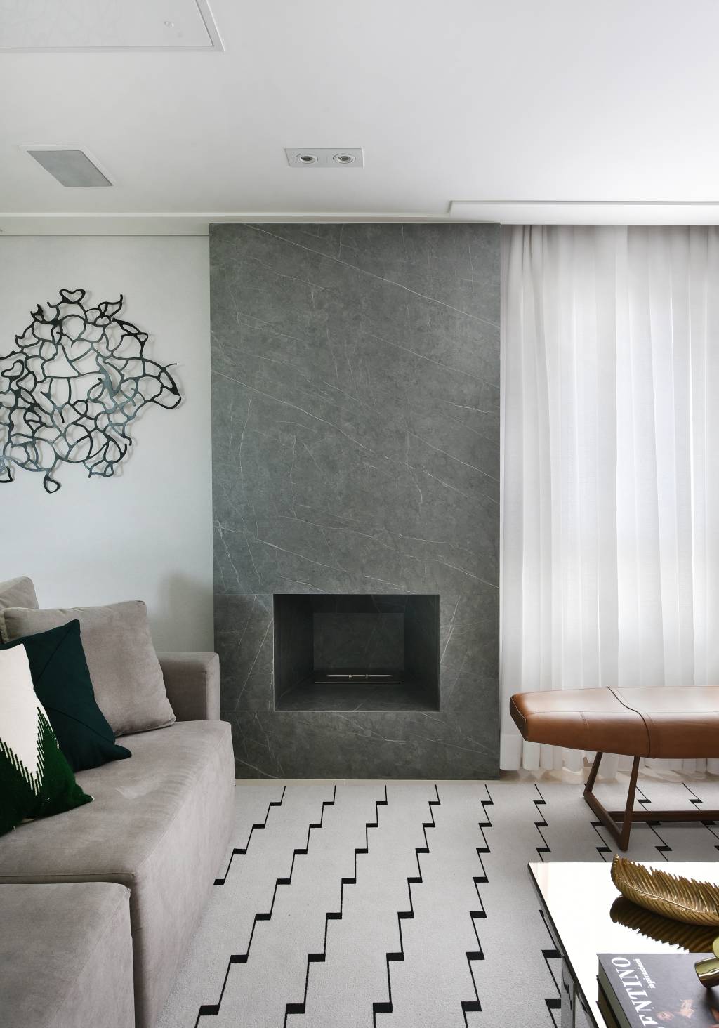 Como escolher bancos para cada ambiente: arquiteta compartilha insights e projetos. Projeto de Rosangela Pena.