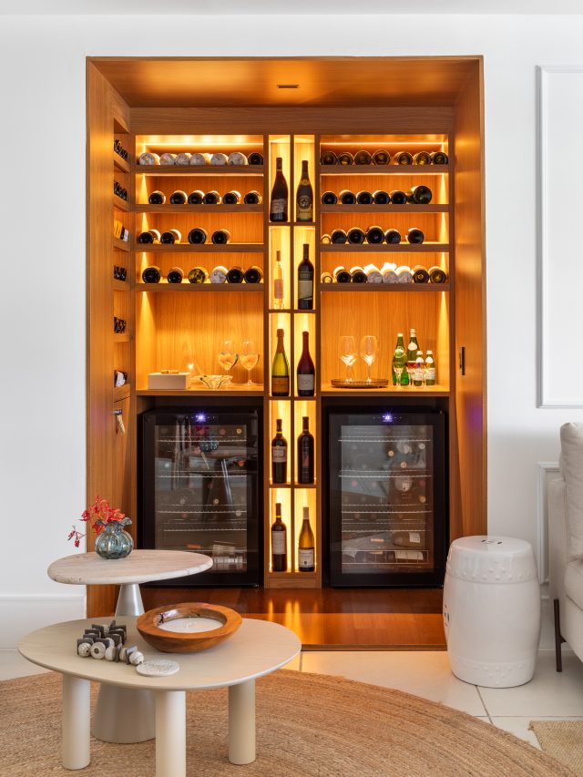 Capa de: Como armazenar vinhos em adegas em casa