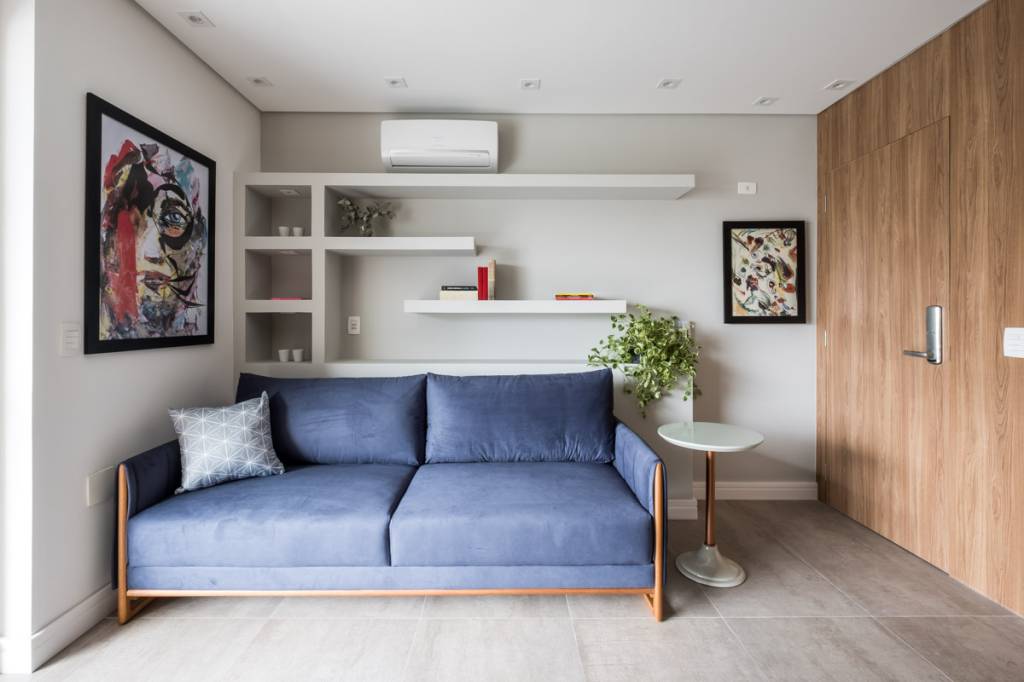 Espaço compacto: apartamento funcional em São Paulo tem com varanda gourmet. Projeto de Go Up Arquitetura.