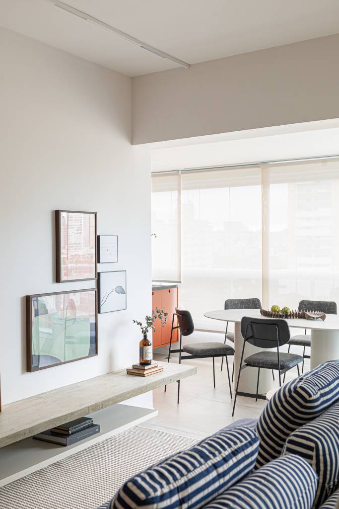 leve-e-claro-ape-de-60-m-tem-toques-terracota-sofa-listrado-e-banco-de-concreto-tuca-arquitetura-07 Leve e claro: apê de 60 m² tem toques terracota, sofá listrado e banco de concreto. Projeto de Tuca Arquitetura.