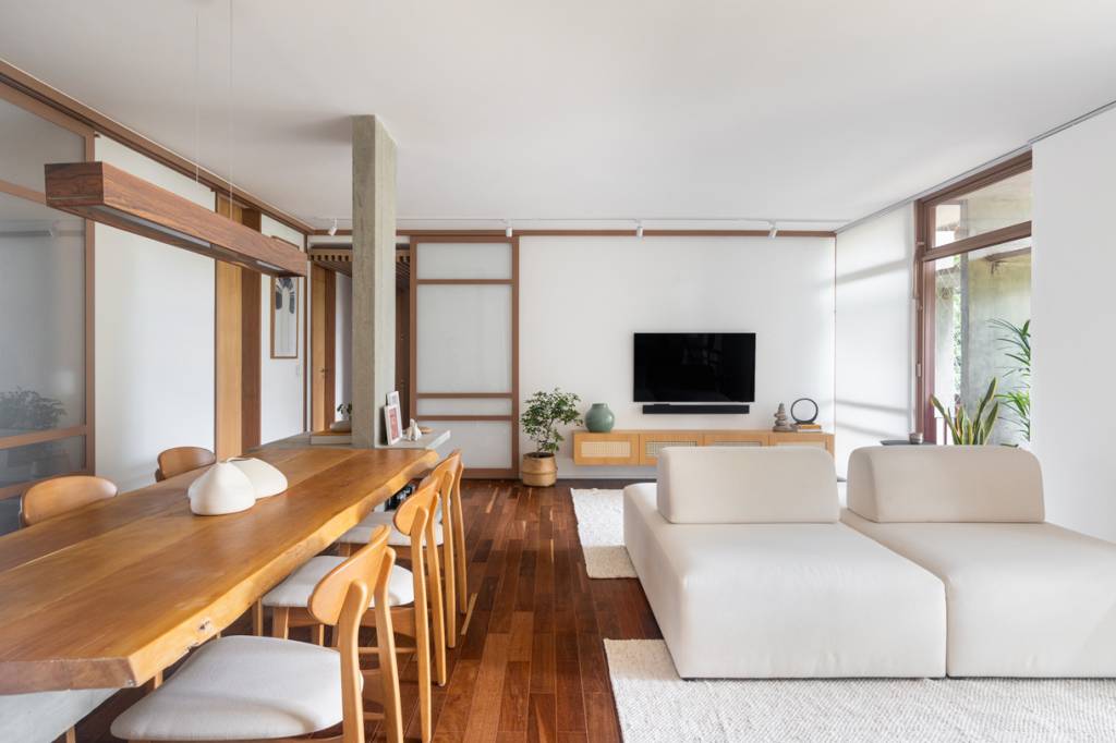 Apartamento destaca arquitetura modernista com pitada nipo-brasileira. Apartamento Oriente Coda Arquitetura