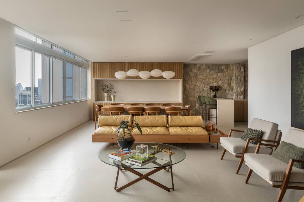 Apartamento no Jardim Europa ganha alma de casa após reforma