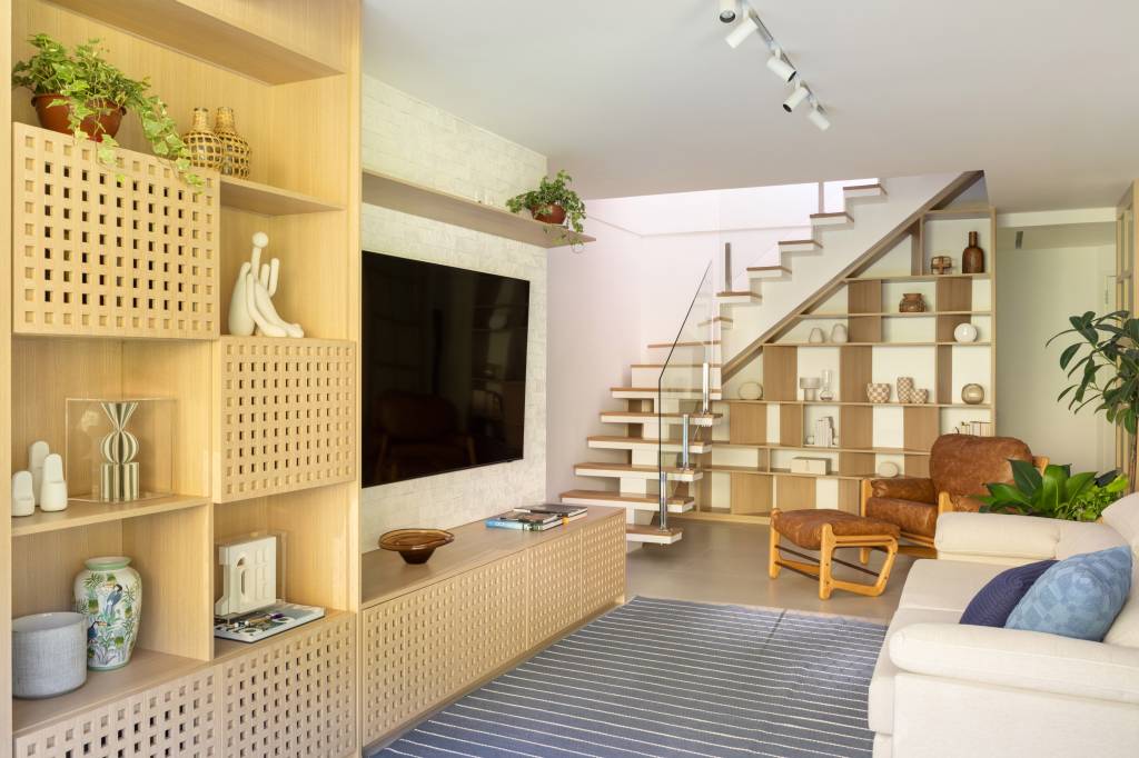 Área gourmet com cara de praia, quarto do Fluminense e adega são destaque em apê. Projeto de Amanda Miranda.