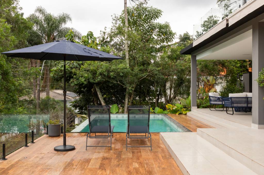 Casa de 488 m² une sofisticação, funcionalidade e contato com a natureza. Projeto Daniel Szego