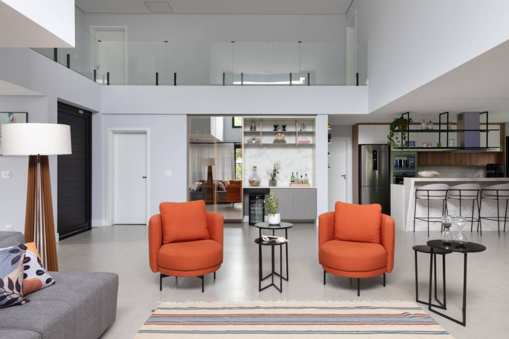 Casa de 488 m² une sofisticação, funcionalidade e contato com a natureza