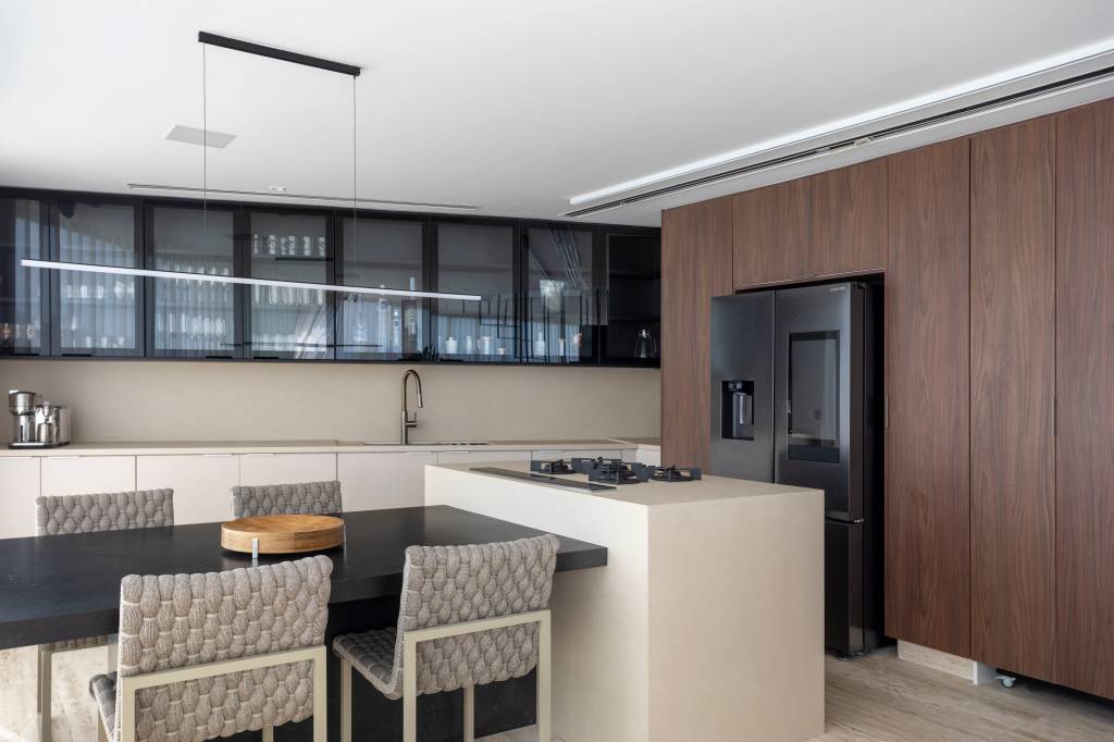 Projeto transforma unidades duplex em triplex com vista 180º para a orla do Rio de Janeiro. Projeto House in Rio Projetos