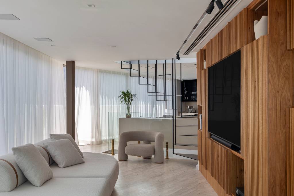 Projeto transforma unidades duplex em triplex com vista 180º para a orla do Rio de Janeiro. Projeto House in Rio Projetos