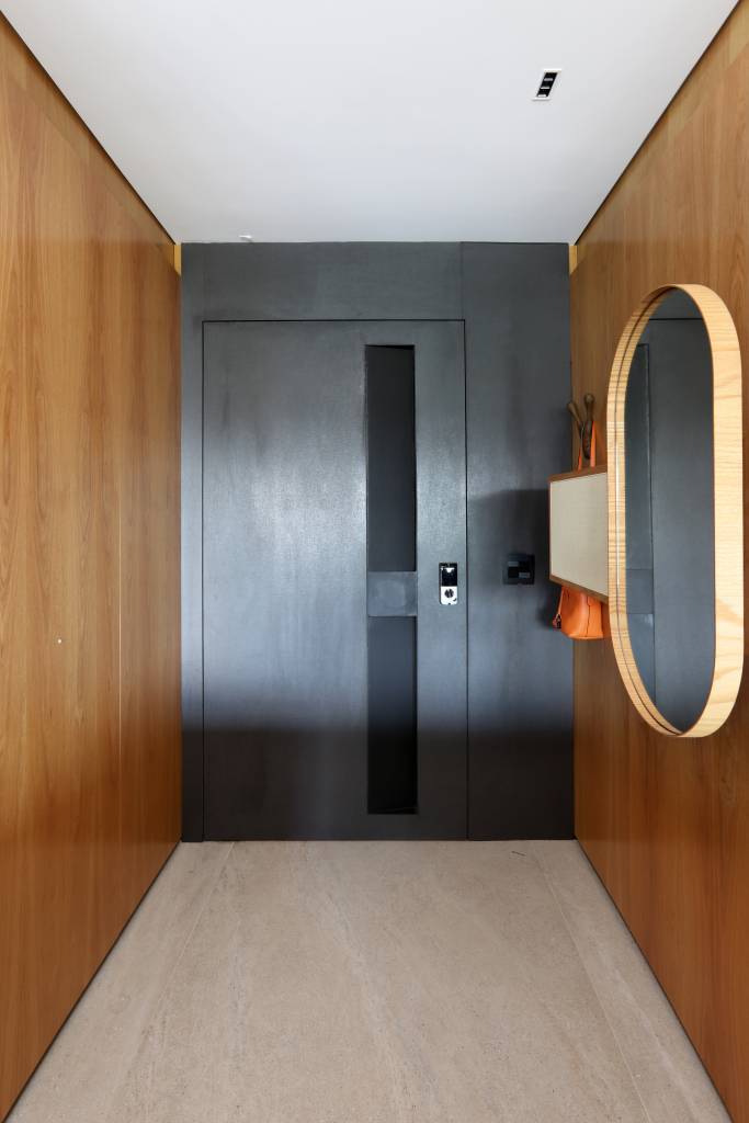 Reforma de apartamento reforça a integração dos espaços para a família. Projeto Marí Aní Oglouyan