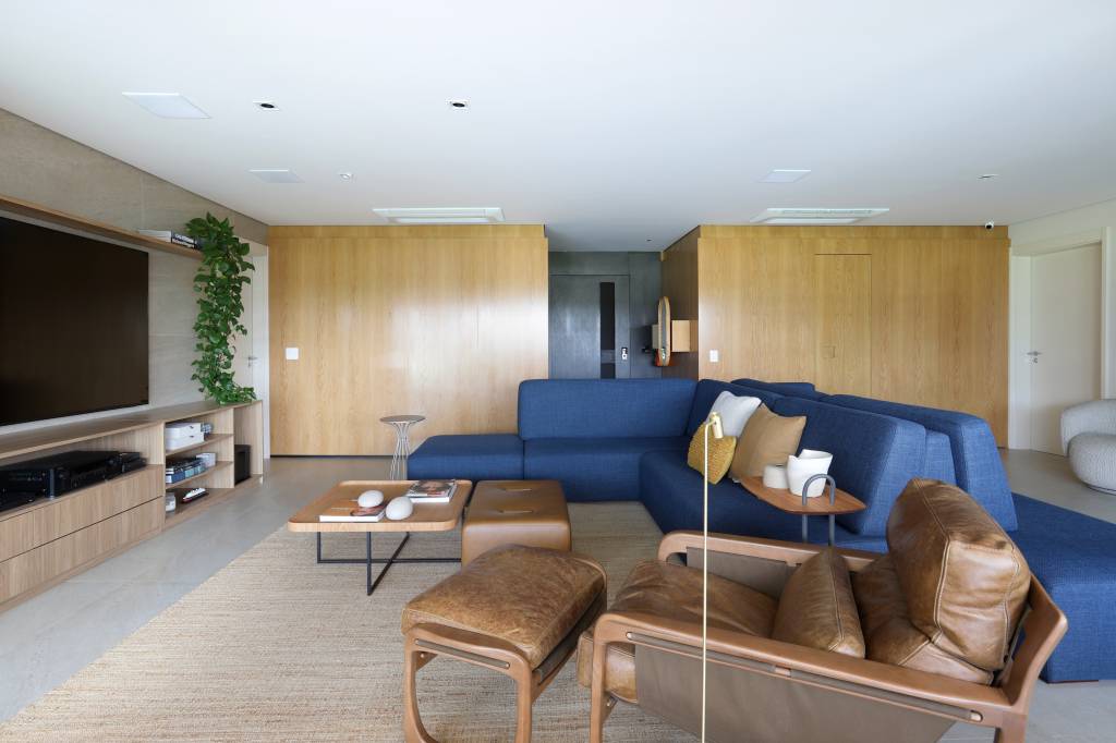 Reforma de apartamento reforça a integração dos espaços para a família