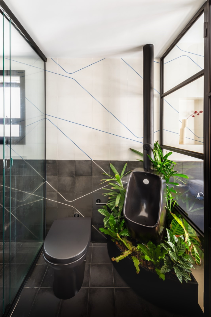 Reforma explora estilo industrial e soluções personalizadas em apartamento com estilo industrial contemporâneo em São Paulo. Apartamento Zalc Arquitetura