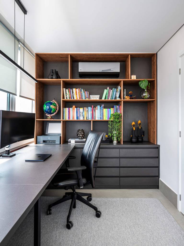 Triplex de 211 m² ganha reforma que privilegia integração e convivência. Projeto Lima Vari Arquitetos