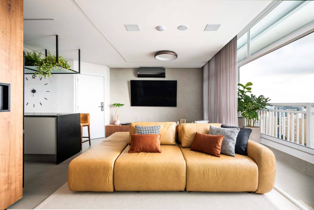 Triplex de 211 m² ganha nova dinâmica com reforma que privilegia integração e convivência