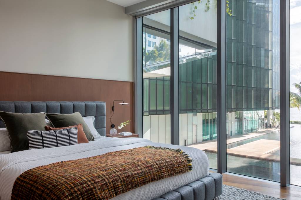 Apartamento em Miami tem duas varandas e estilo contemporâneo cozy. Projeto de interiores de Daniela Saliba.