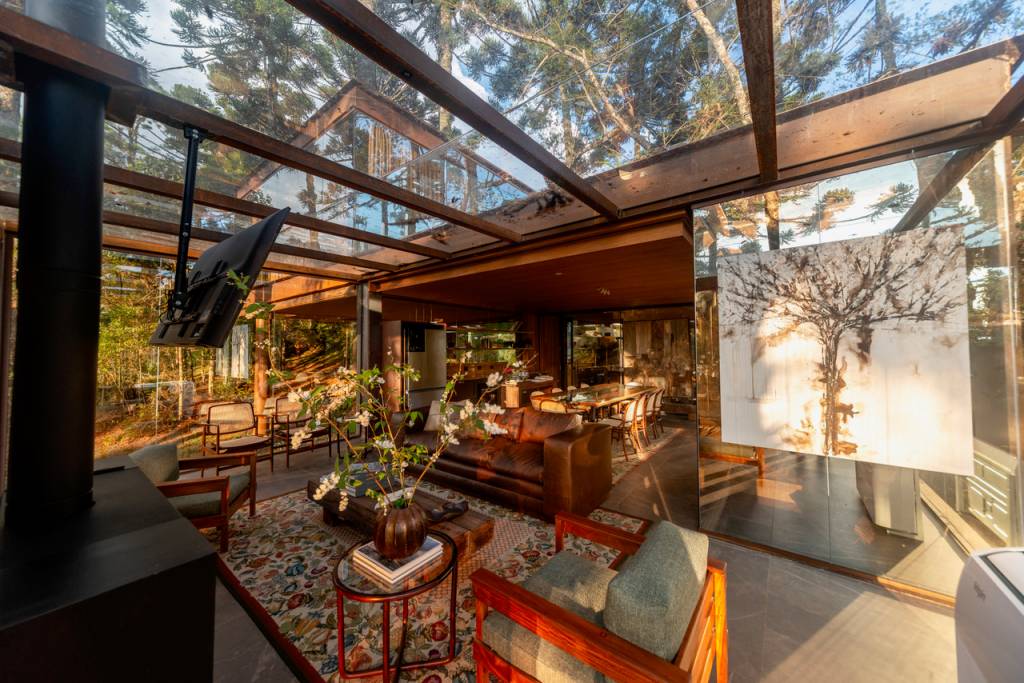 Chalés em hotel tradicional Campos do Jordão se misturam à natureza