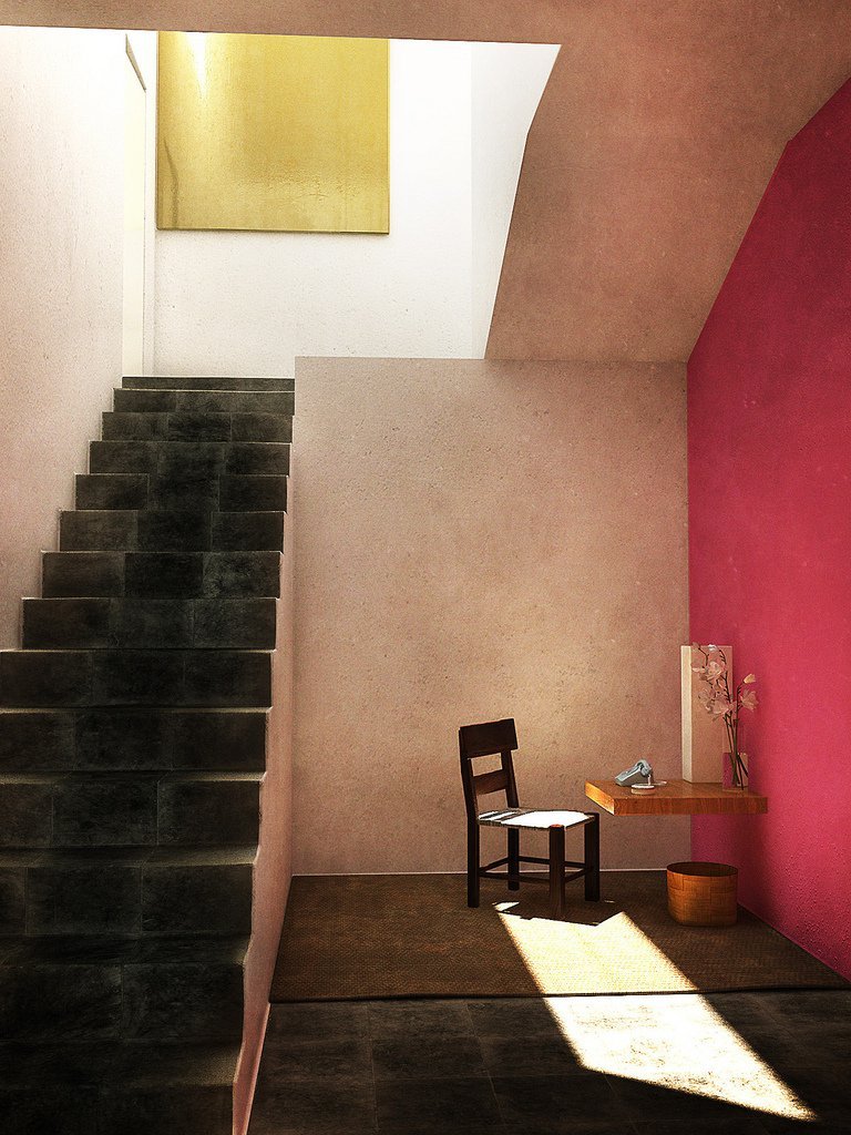 Escadaria escura de degraus largos à esquerda, com parede branca e quadro dourado acima. À direita, parede rosa vibrante e outra bege, com uma cadeira de madeira escura e uma prateleira flutuante com vaso de flores e objeto azul. Um feixe de luz solar ilumina o chão escuro e a cadeira, criando um contraste dramático